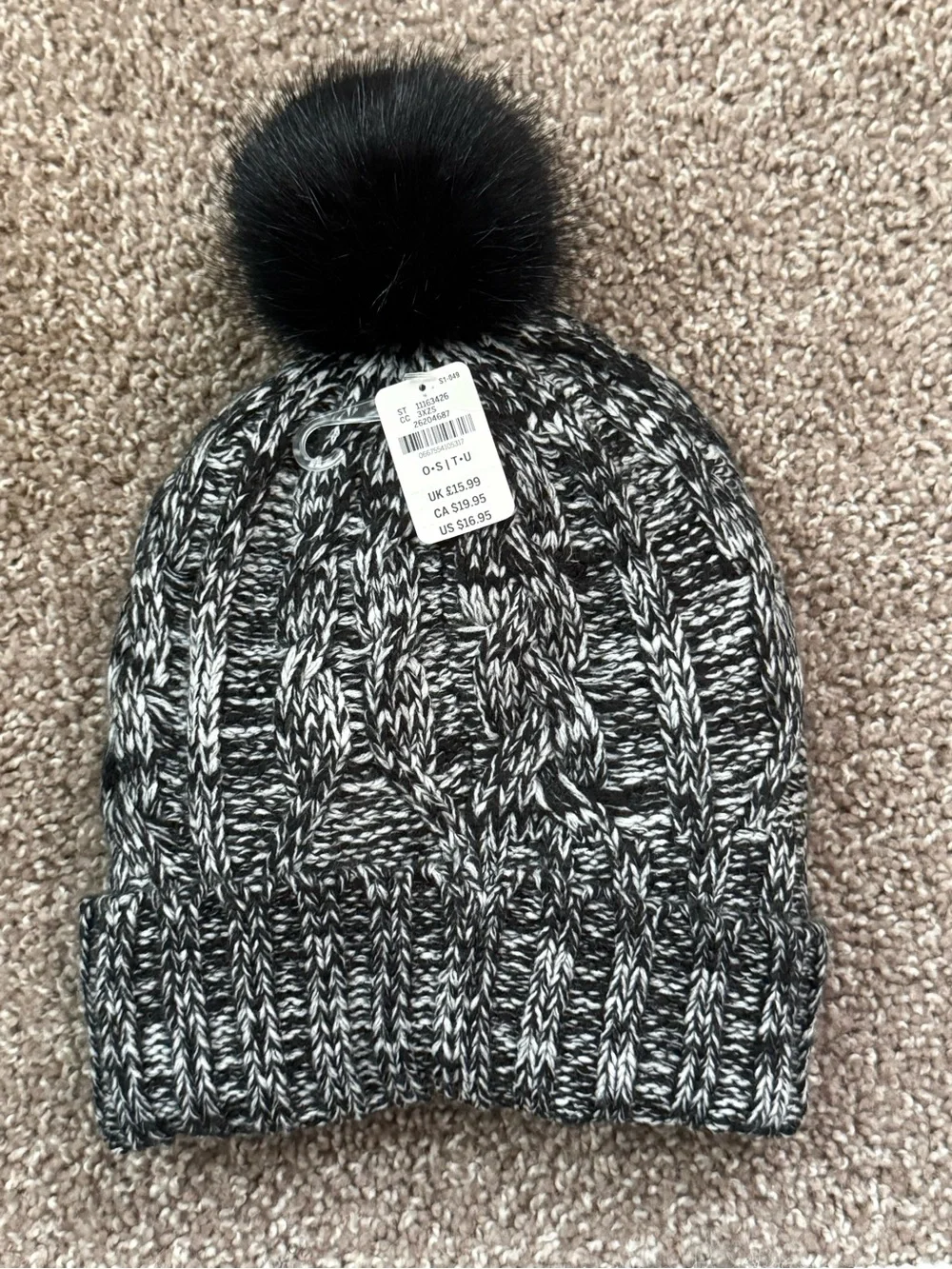NWT Victoria’s Secret PINK Black White Cable Knit Sherpa Pom Beanie Hat